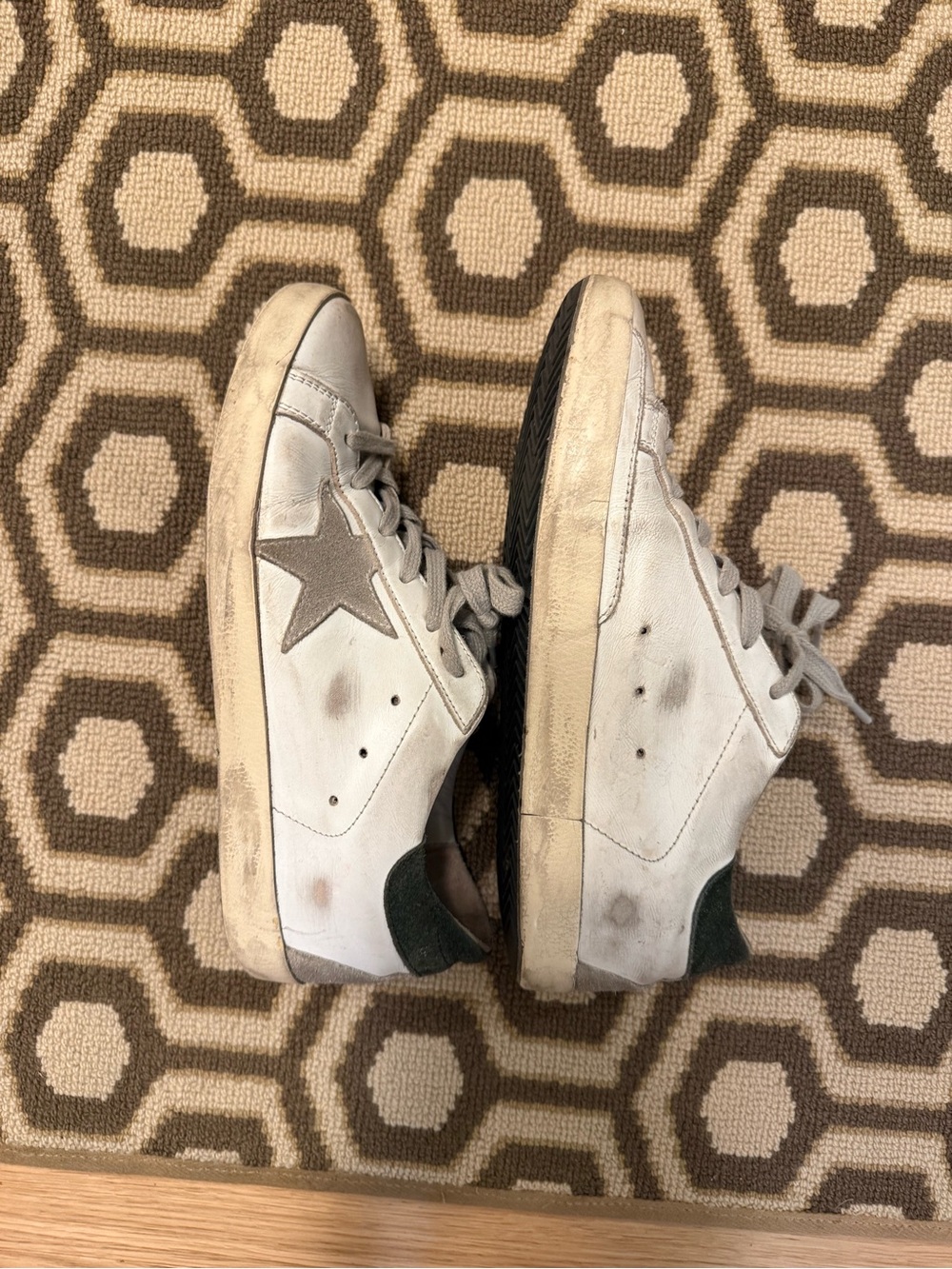 Golden Goose White Sneakers with Dark Green Heel Detail - Picture 3 of 9
